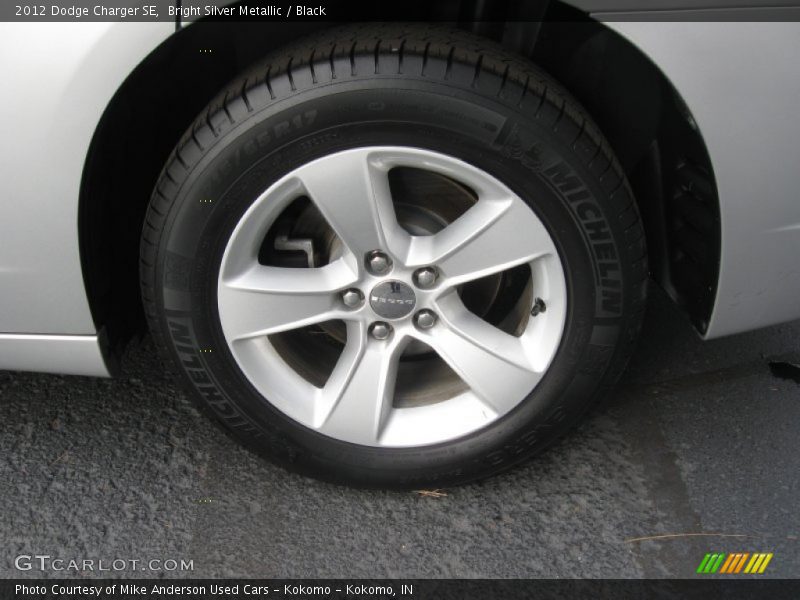 Bright Silver Metallic / Black 2012 Dodge Charger SE