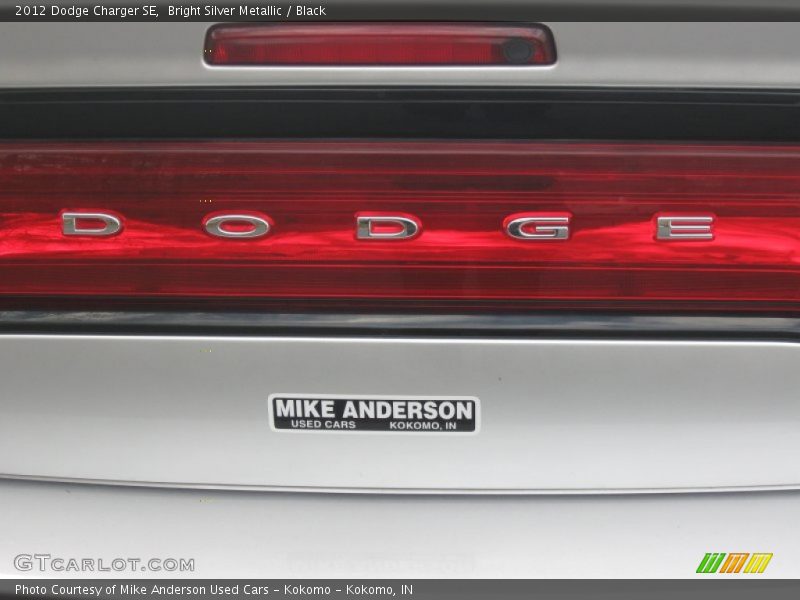 Bright Silver Metallic / Black 2012 Dodge Charger SE