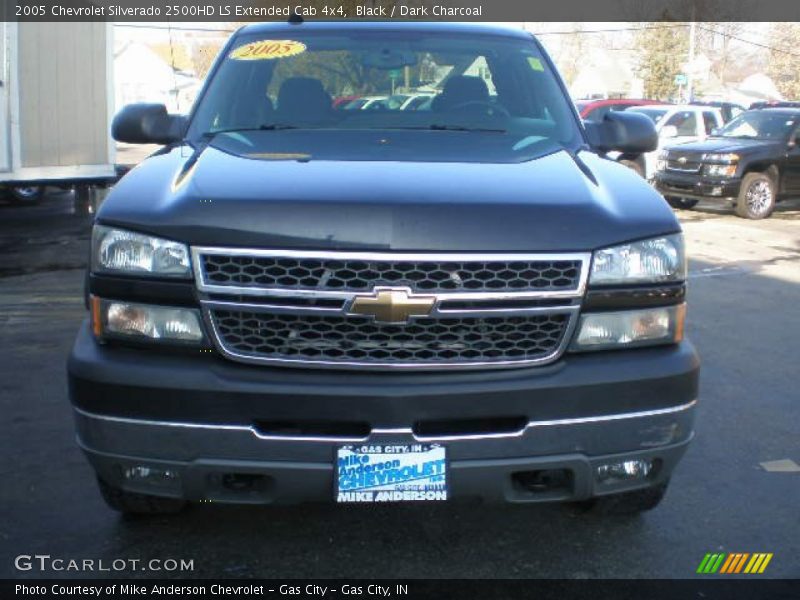 Black / Dark Charcoal 2005 Chevrolet Silverado 2500HD LS Extended Cab 4x4