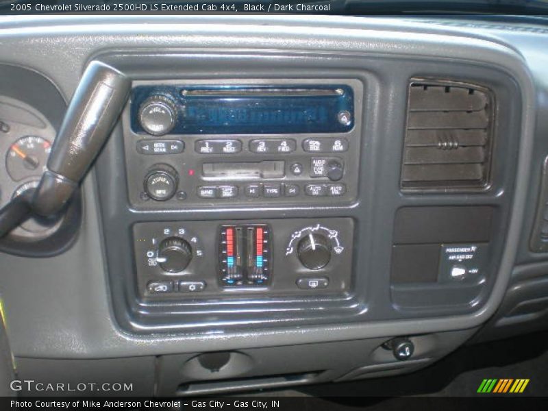 Black / Dark Charcoal 2005 Chevrolet Silverado 2500HD LS Extended Cab 4x4