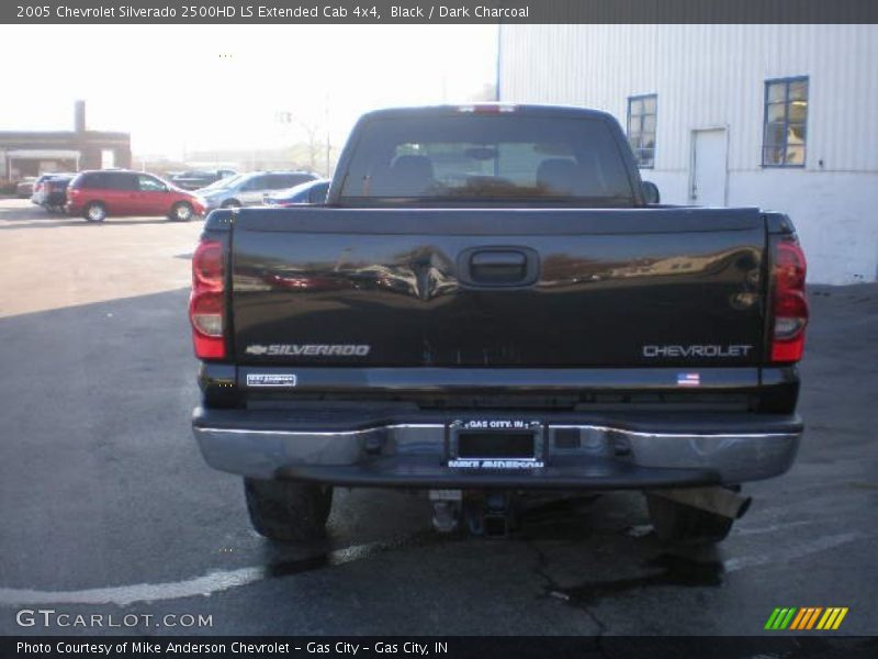 Black / Dark Charcoal 2005 Chevrolet Silverado 2500HD LS Extended Cab 4x4