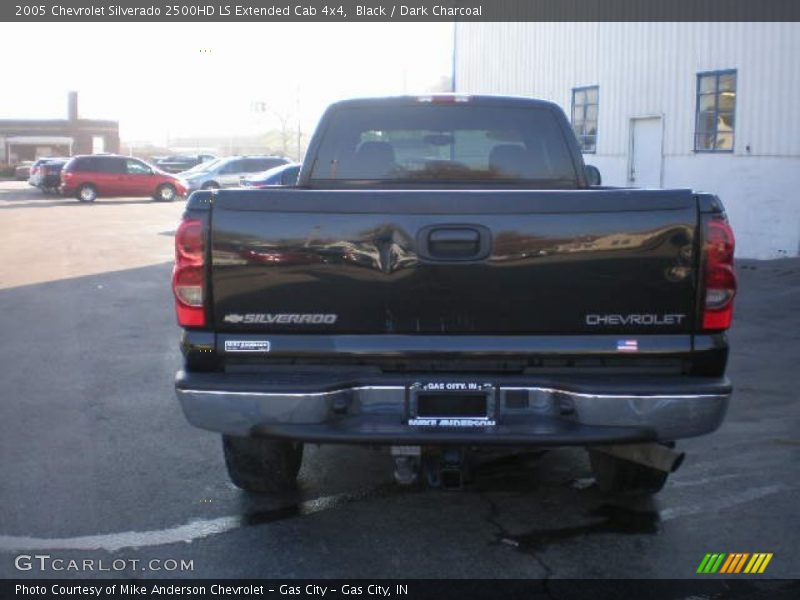 Black / Dark Charcoal 2005 Chevrolet Silverado 2500HD LS Extended Cab 4x4