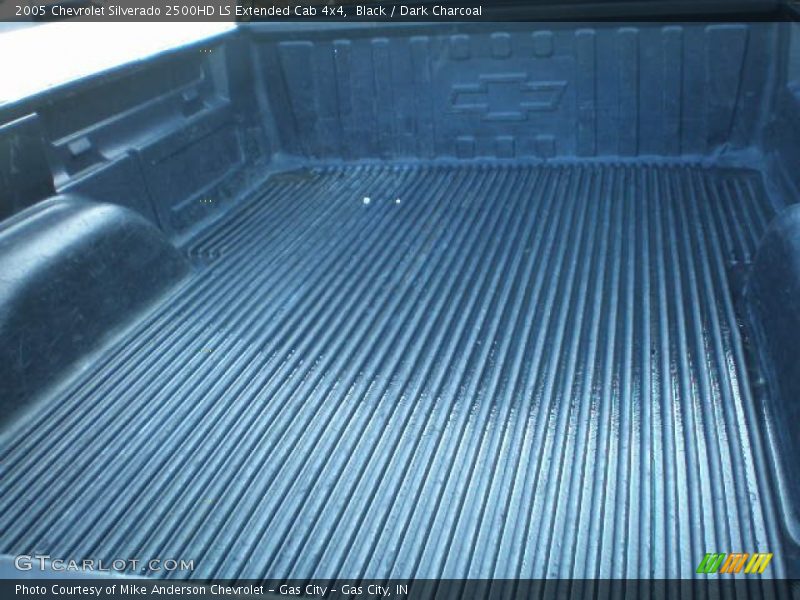 Black / Dark Charcoal 2005 Chevrolet Silverado 2500HD LS Extended Cab 4x4