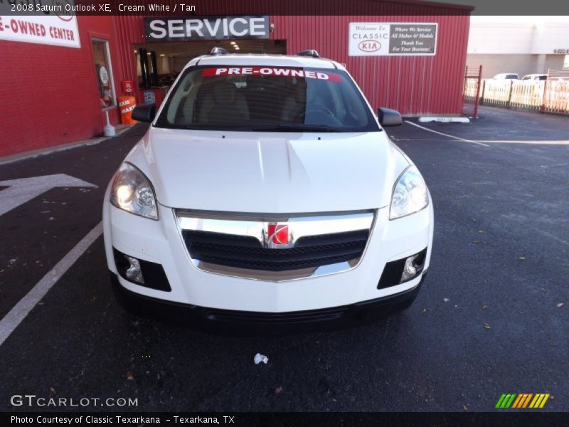 Cream White / Tan 2008 Saturn Outlook XE