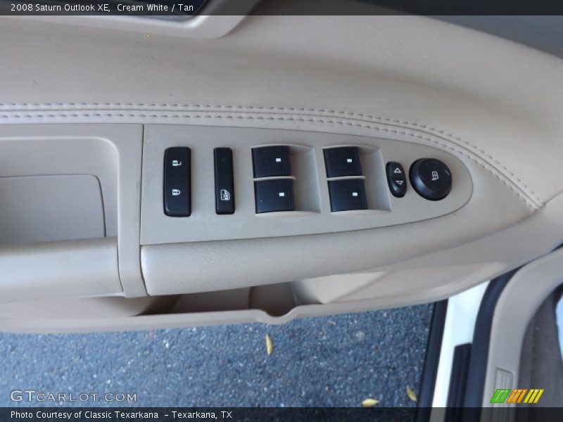 Cream White / Tan 2008 Saturn Outlook XE