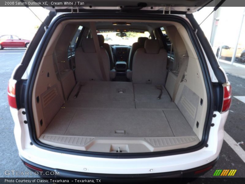 Cream White / Tan 2008 Saturn Outlook XE