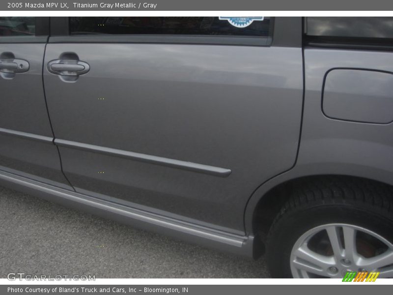 Titanium Gray Metallic / Gray 2005 Mazda MPV LX