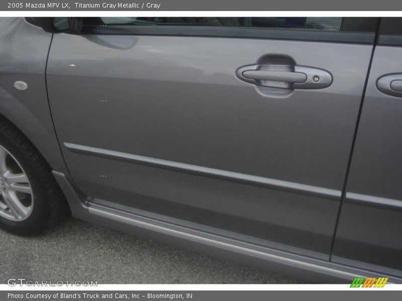 Titanium Gray Metallic / Gray 2005 Mazda MPV LX
