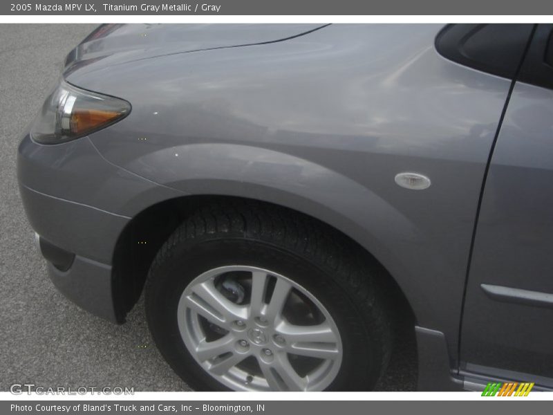 Titanium Gray Metallic / Gray 2005 Mazda MPV LX