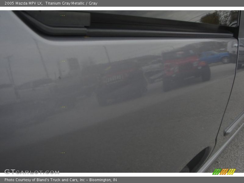 Titanium Gray Metallic / Gray 2005 Mazda MPV LX