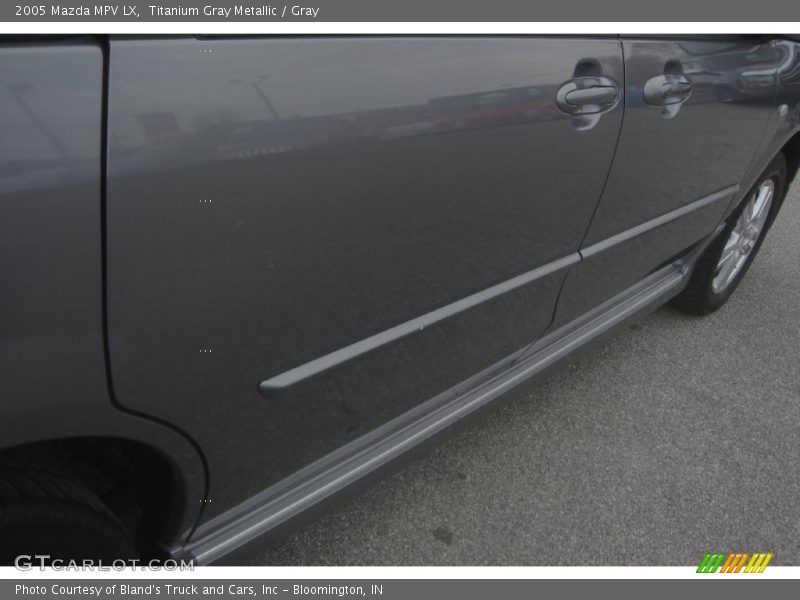 Titanium Gray Metallic / Gray 2005 Mazda MPV LX