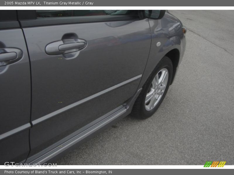 Titanium Gray Metallic / Gray 2005 Mazda MPV LX