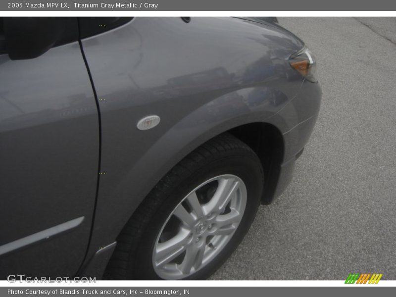 Titanium Gray Metallic / Gray 2005 Mazda MPV LX
