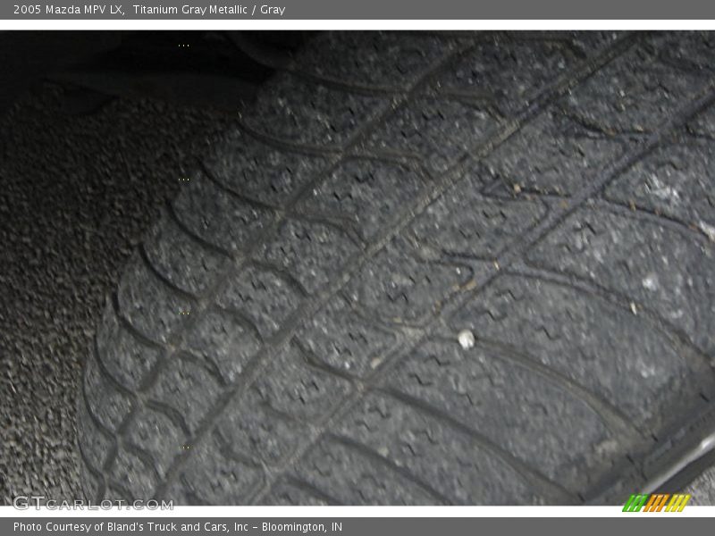 Titanium Gray Metallic / Gray 2005 Mazda MPV LX