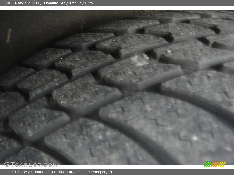 Titanium Gray Metallic / Gray 2005 Mazda MPV LX