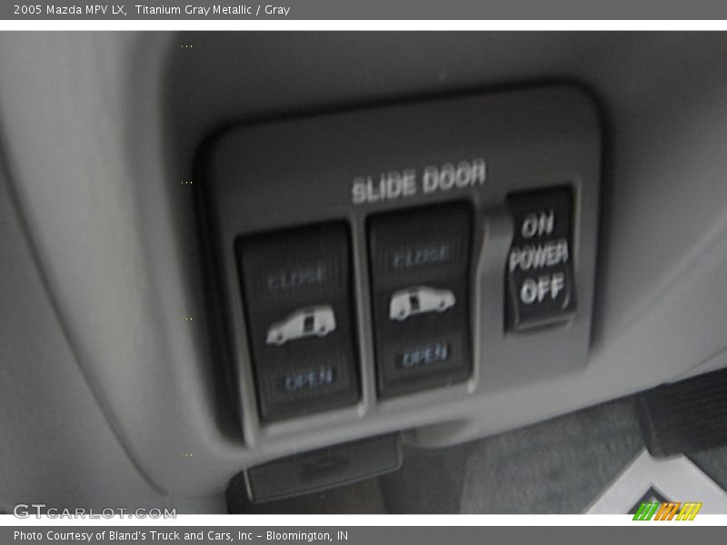 Titanium Gray Metallic / Gray 2005 Mazda MPV LX