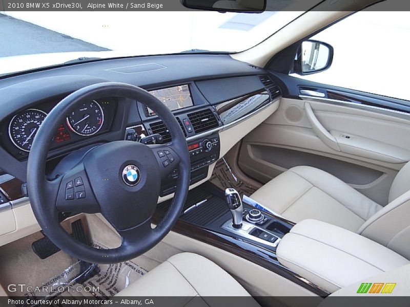 Alpine White / Sand Beige 2010 BMW X5 xDrive30i
