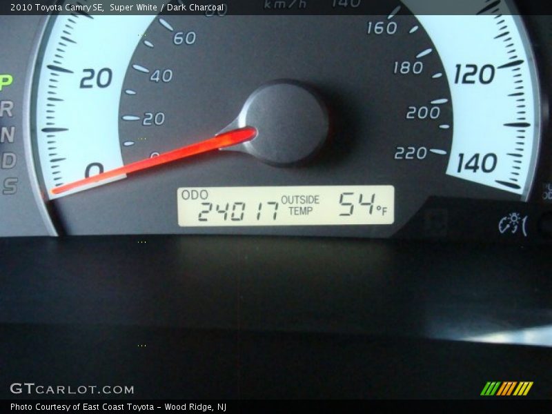 Super White / Dark Charcoal 2010 Toyota Camry SE