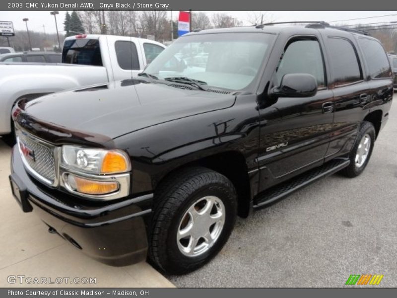 Onyx Black / Stone Gray 2003 GMC Yukon Denali AWD