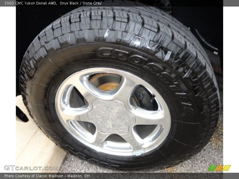 Onyx Black / Stone Gray 2003 GMC Yukon Denali AWD