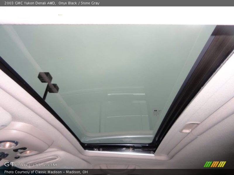 Onyx Black / Stone Gray 2003 GMC Yukon Denali AWD