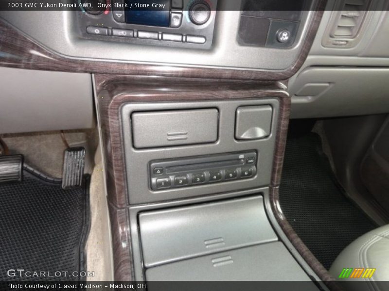 Onyx Black / Stone Gray 2003 GMC Yukon Denali AWD