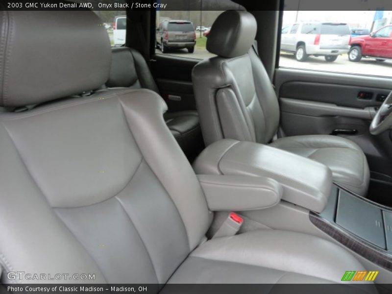 Onyx Black / Stone Gray 2003 GMC Yukon Denali AWD