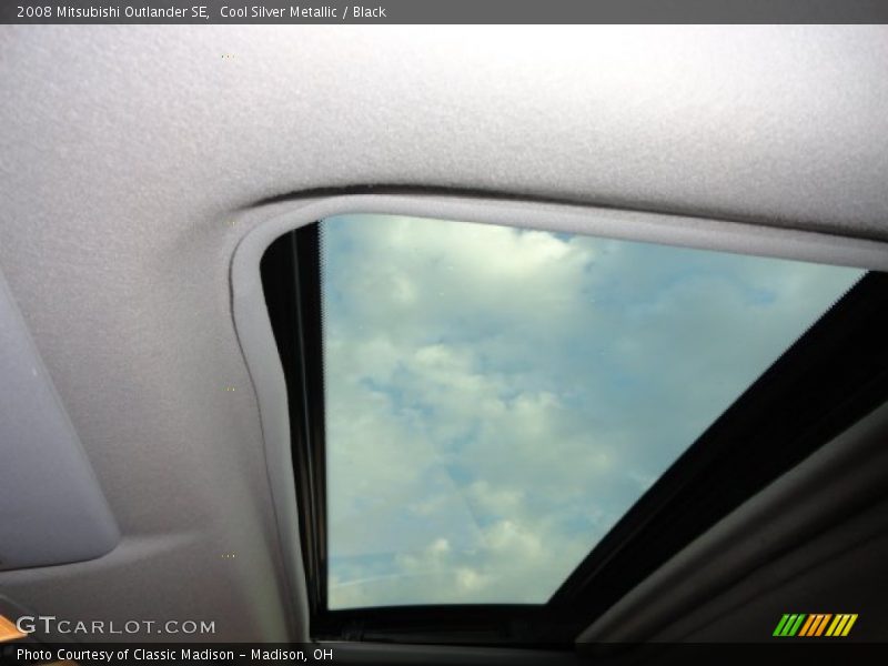 Cool Silver Metallic / Black 2008 Mitsubishi Outlander SE