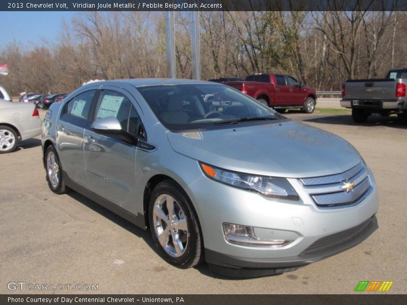 Front 3/4 View of 2013 Volt 