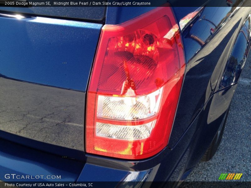 Midnight Blue Pearl / Dark Slate Gray/Light Graystone 2005 Dodge Magnum SE