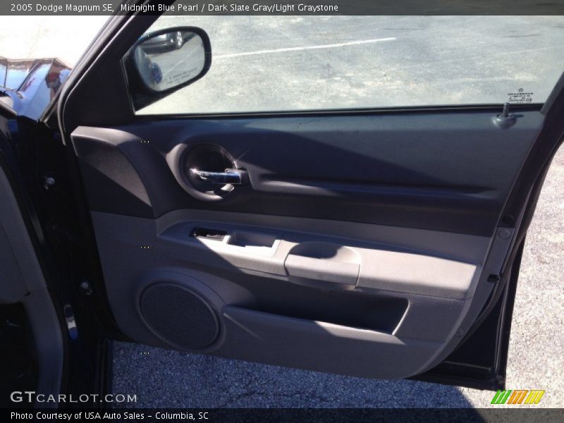 Midnight Blue Pearl / Dark Slate Gray/Light Graystone 2005 Dodge Magnum SE