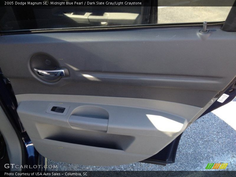 Midnight Blue Pearl / Dark Slate Gray/Light Graystone 2005 Dodge Magnum SE