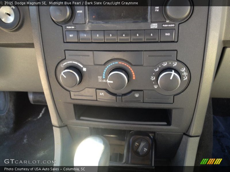 Midnight Blue Pearl / Dark Slate Gray/Light Graystone 2005 Dodge Magnum SE