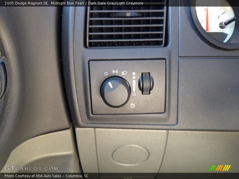 Midnight Blue Pearl / Dark Slate Gray/Light Graystone 2005 Dodge Magnum SE