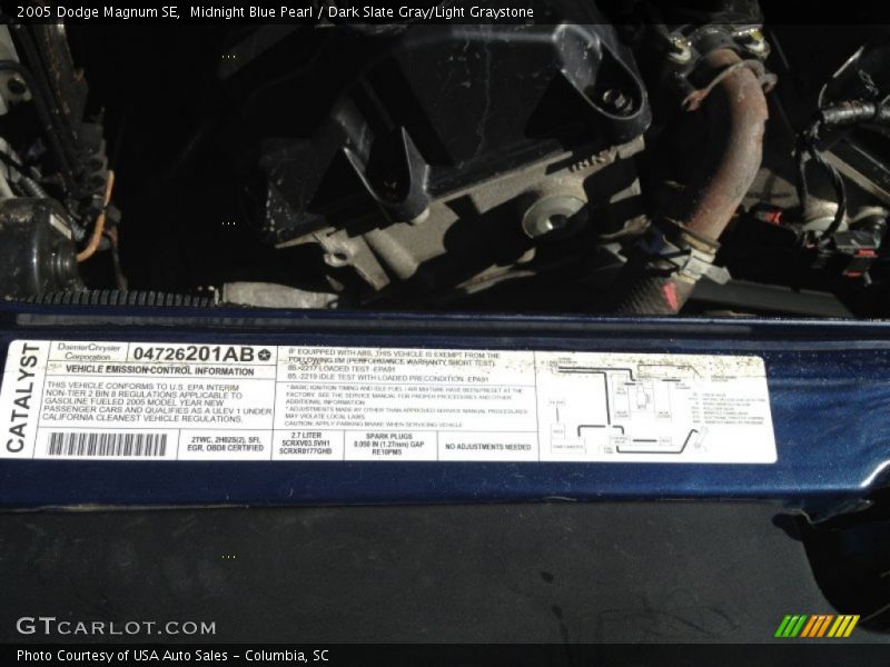 Midnight Blue Pearl / Dark Slate Gray/Light Graystone 2005 Dodge Magnum SE
