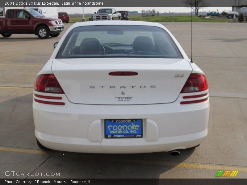 Satin White / Sandstone 2001 Dodge Stratus ES Sedan
