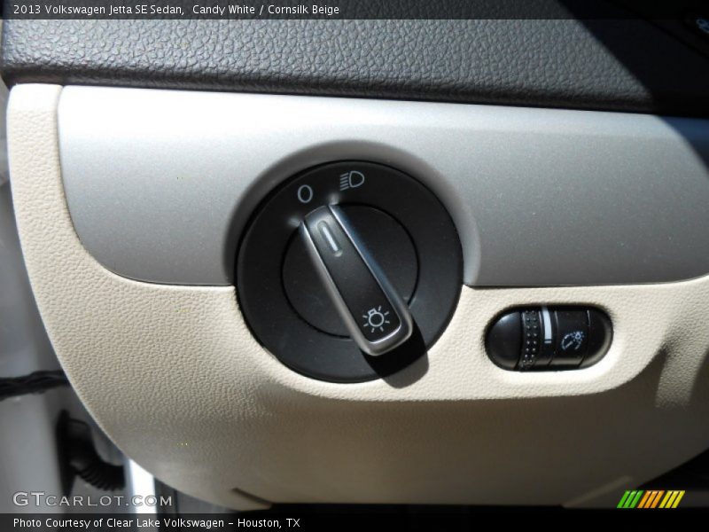 Candy White / Cornsilk Beige 2013 Volkswagen Jetta SE Sedan