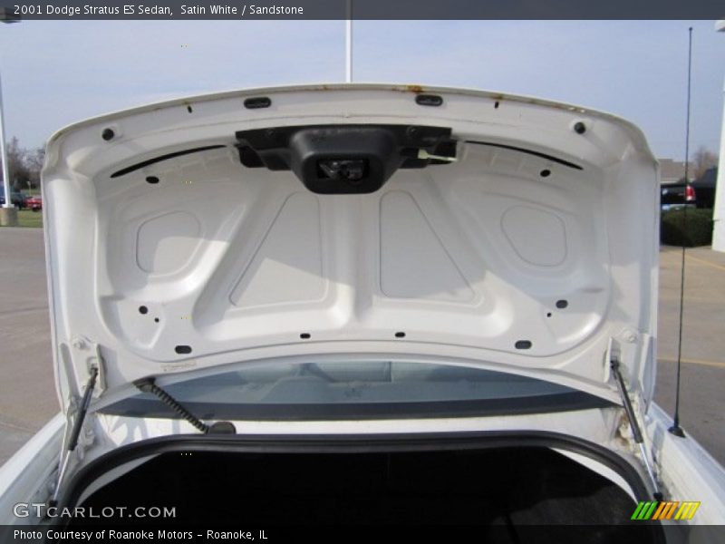 Satin White / Sandstone 2001 Dodge Stratus ES Sedan