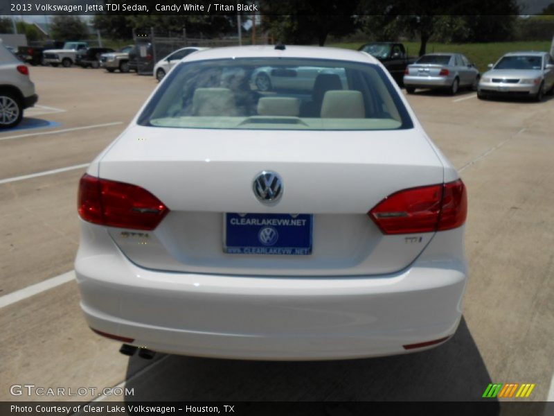 Candy White / Titan Black 2013 Volkswagen Jetta TDI Sedan