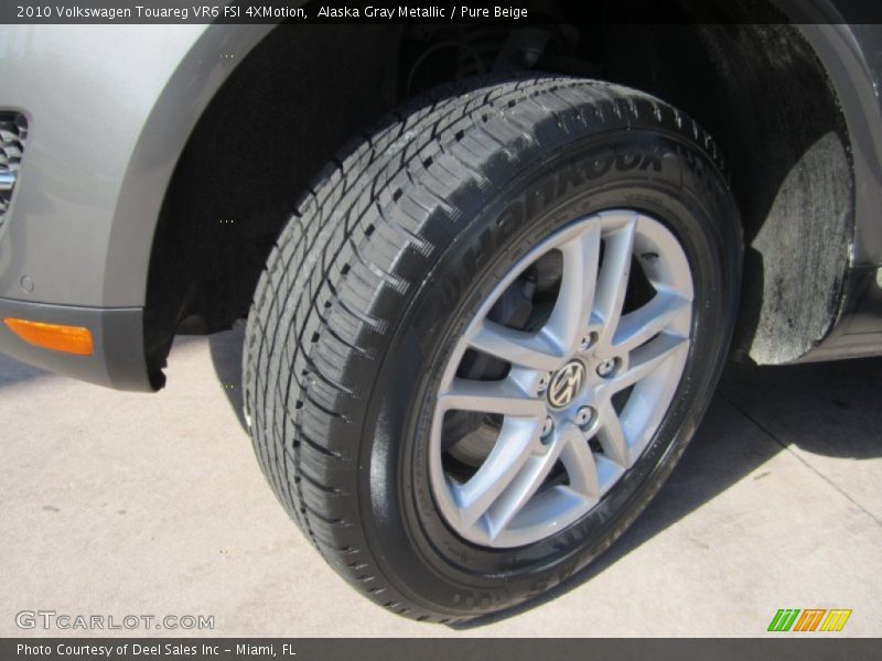 Alaska Gray Metallic / Pure Beige 2010 Volkswagen Touareg VR6 FSI 4XMotion