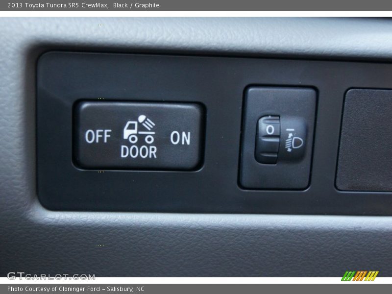 Black / Graphite 2013 Toyota Tundra SR5 CrewMax