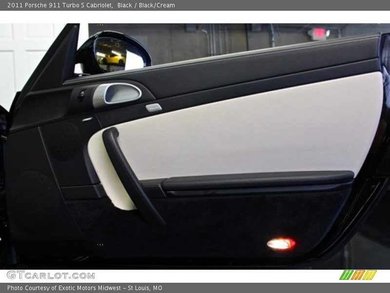 Door Panel of 2011 911 Turbo S Cabriolet