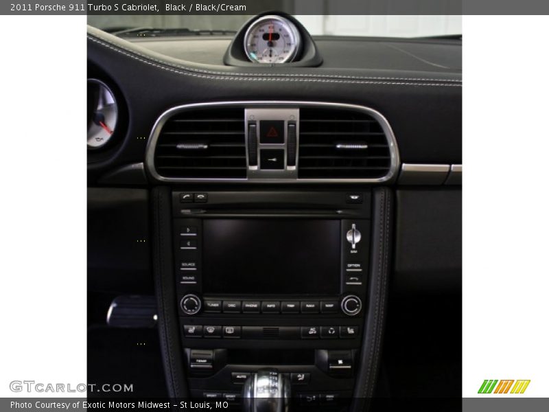 Controls of 2011 911 Turbo S Cabriolet