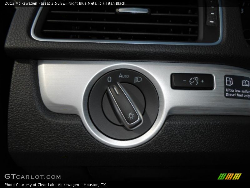 Night Blue Metallic / Titan Black 2013 Volkswagen Passat 2.5L SE