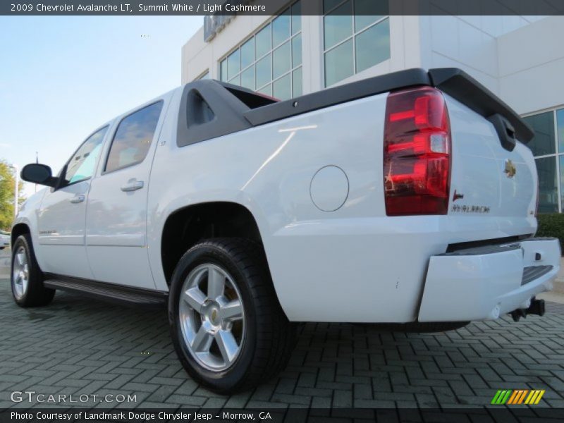 Summit White / Light Cashmere 2009 Chevrolet Avalanche LT