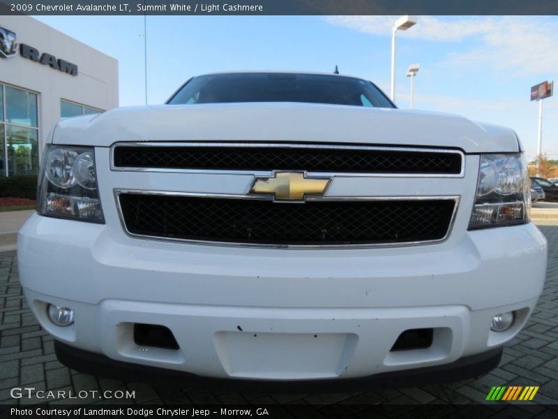 Summit White / Light Cashmere 2009 Chevrolet Avalanche LT