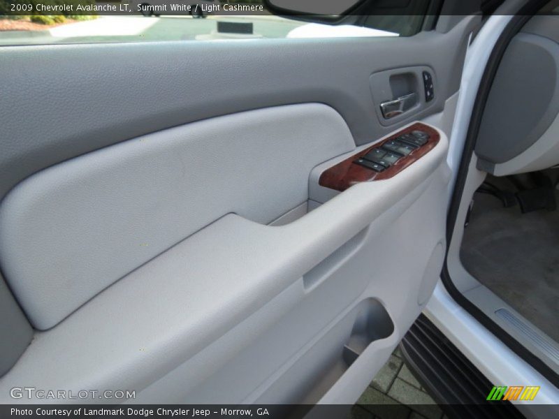 Summit White / Light Cashmere 2009 Chevrolet Avalanche LT