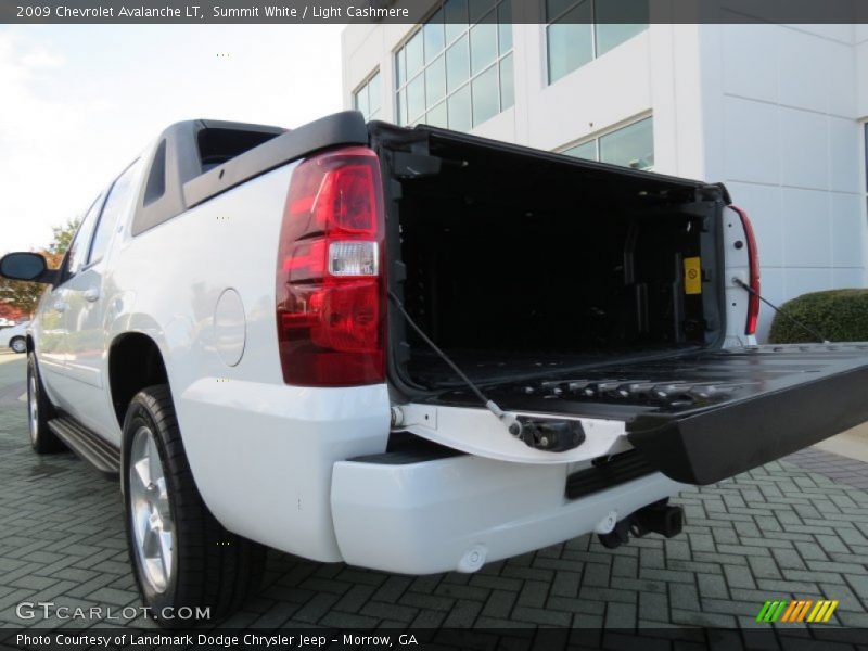 Summit White / Light Cashmere 2009 Chevrolet Avalanche LT
