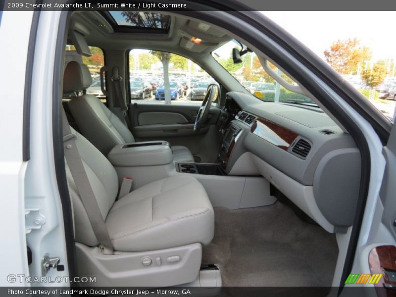 Summit White / Light Cashmere 2009 Chevrolet Avalanche LT