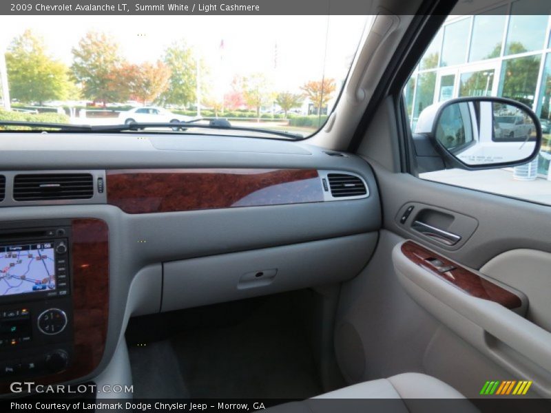 Summit White / Light Cashmere 2009 Chevrolet Avalanche LT